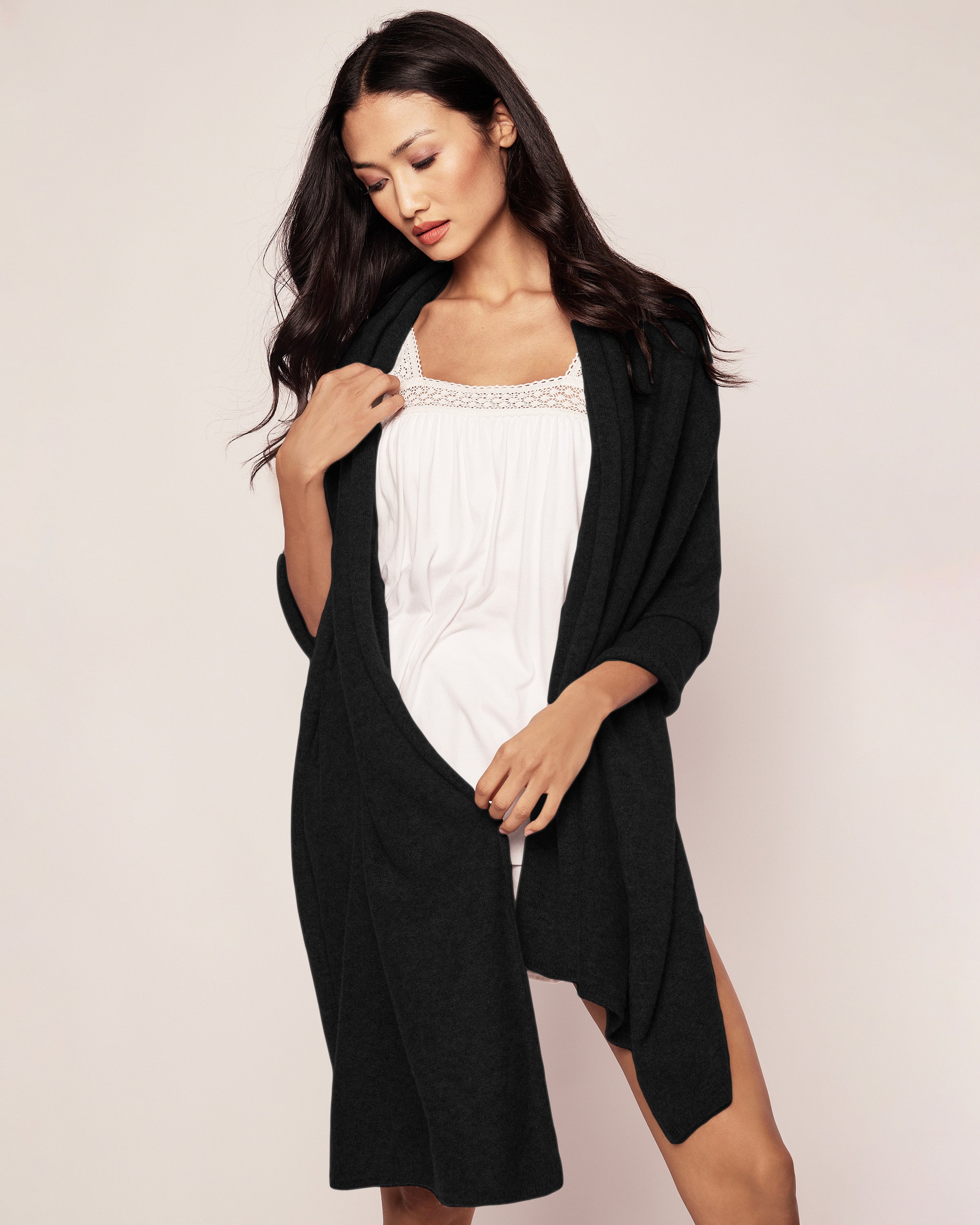 Women's Cashmere Wrap in Black