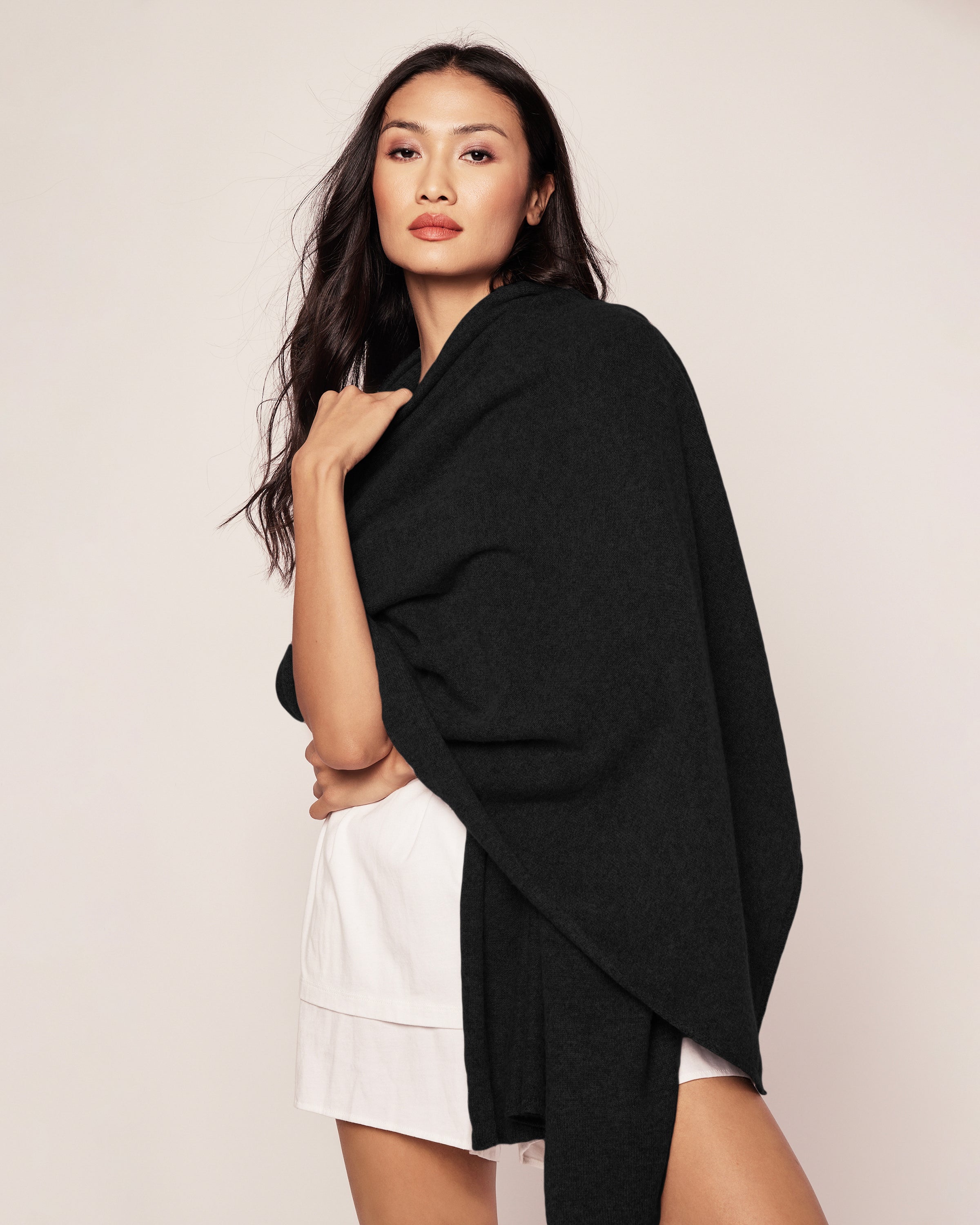 Women's Cashmere Wrap in Black