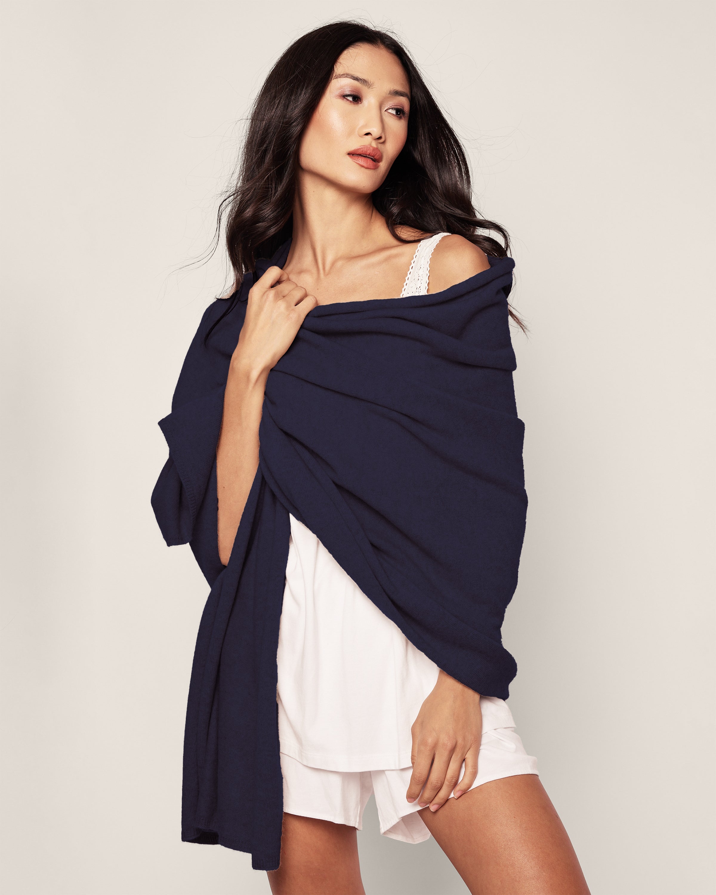 Women's Cashmere Wrap in Navy