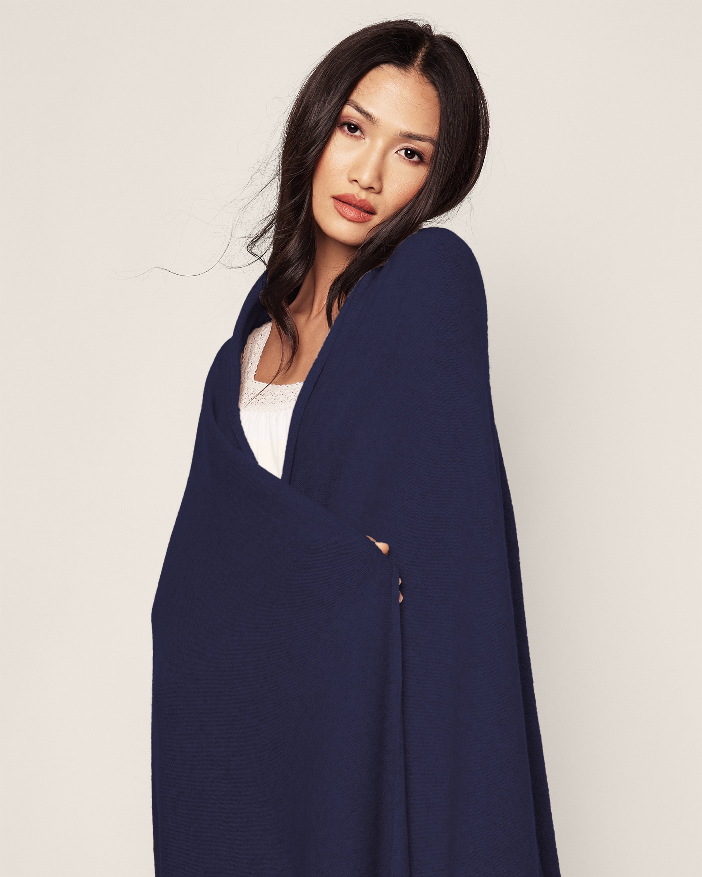 Women's Cashmere Wrap in Navy