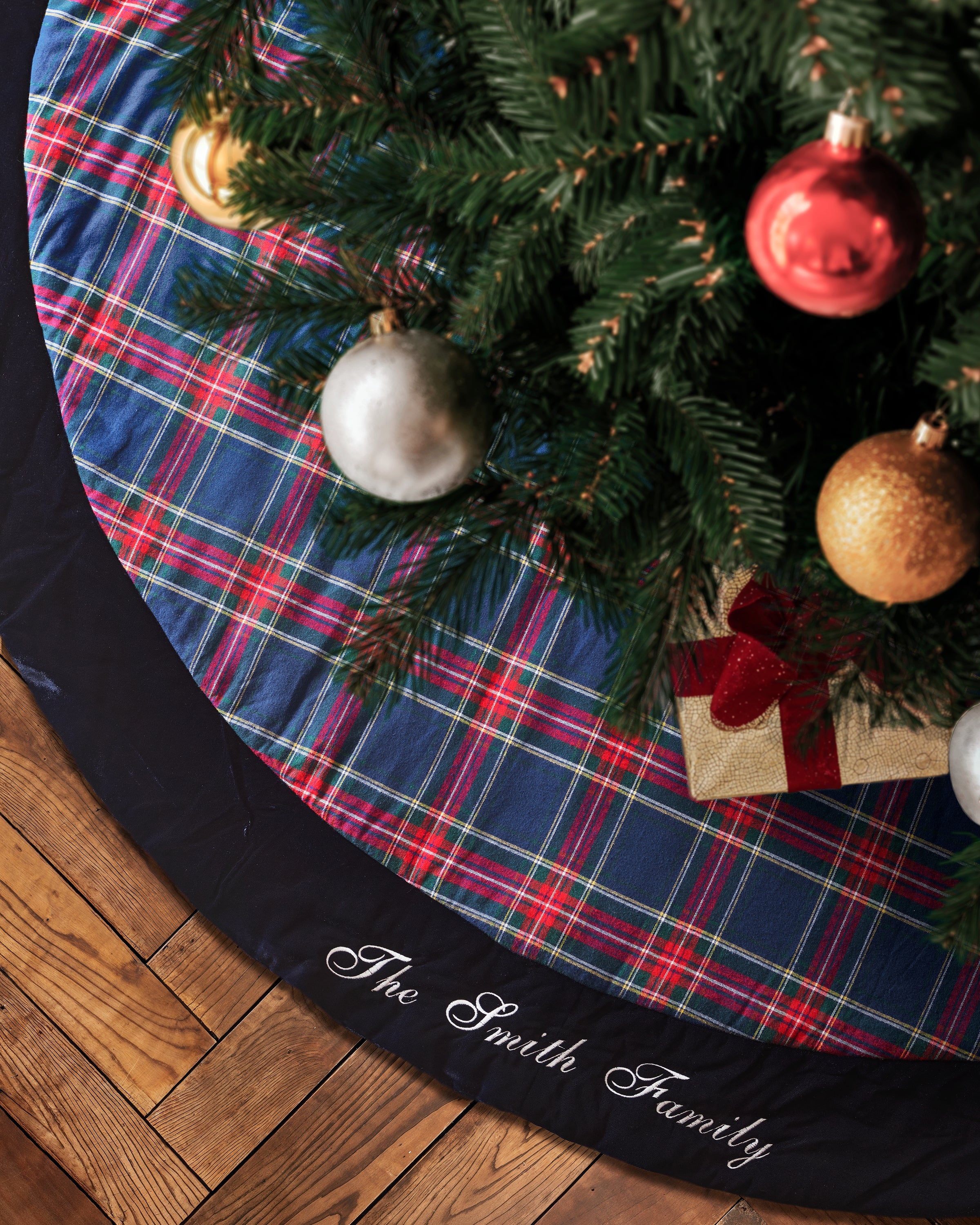 Green plaid tree skirt hotsell