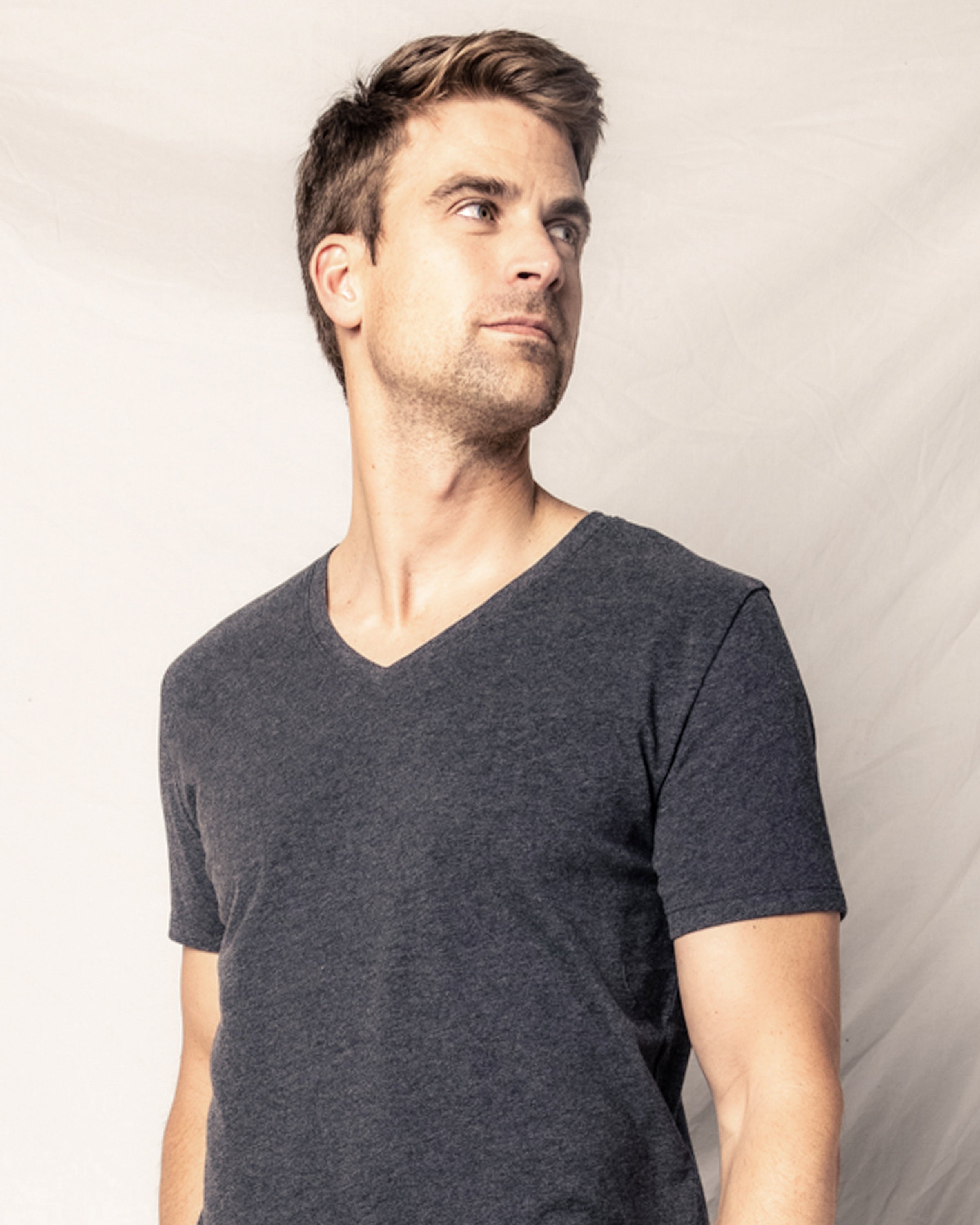 Men's Pima V-Neck Top in Dark Heather Grey