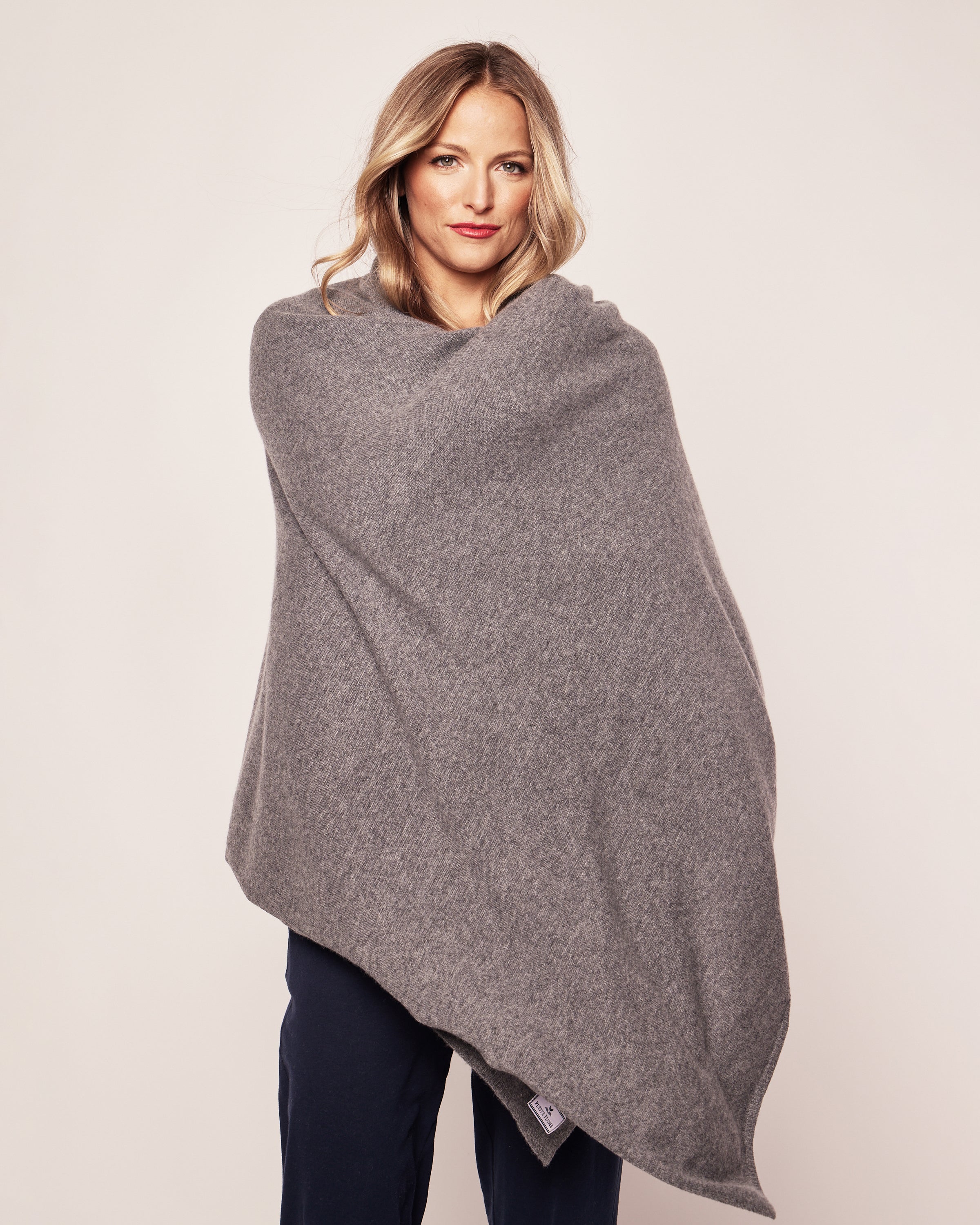 Women s Cashmere Wrap in Dark Grey