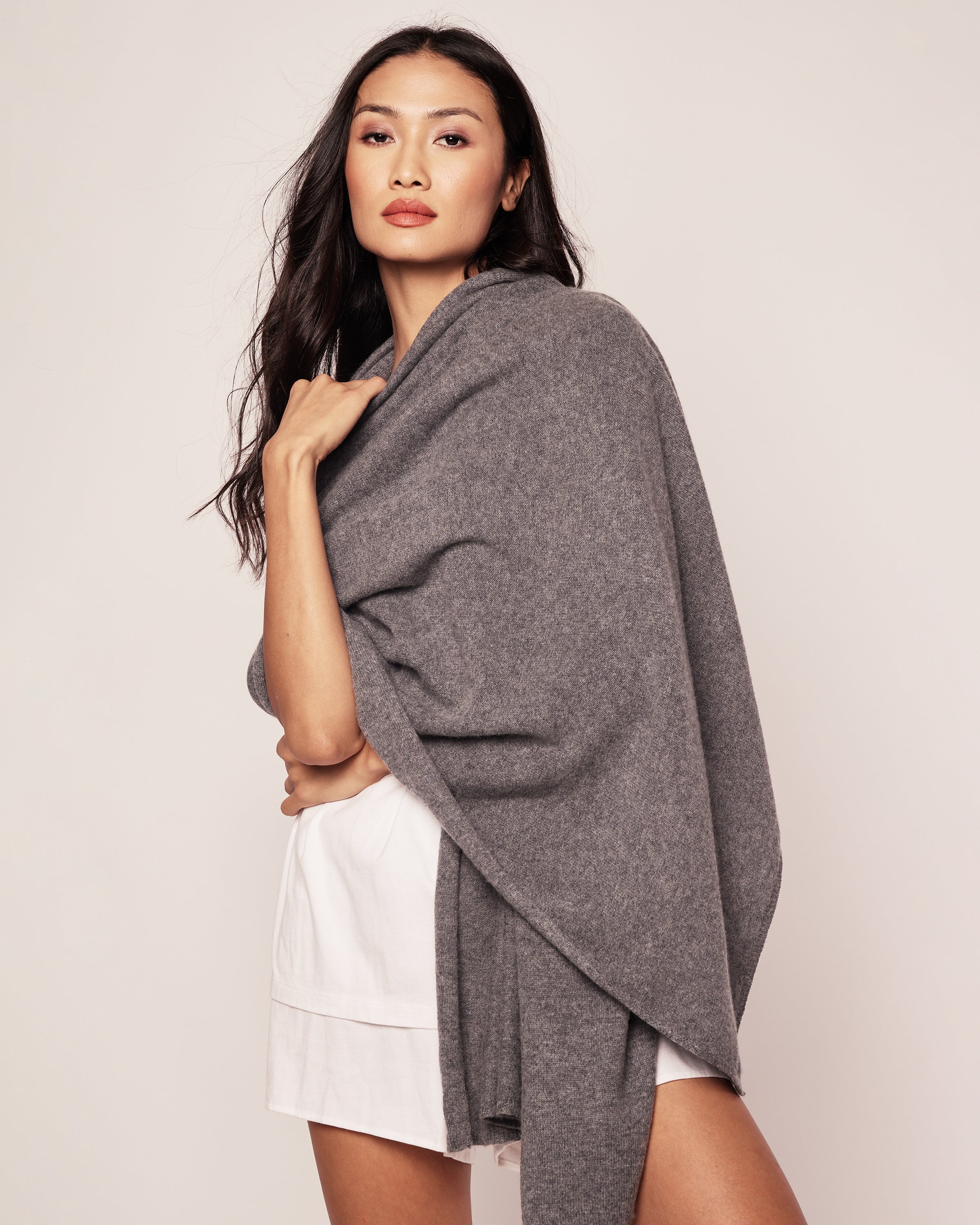 Women's Cashmere Wrap in Dark Grey